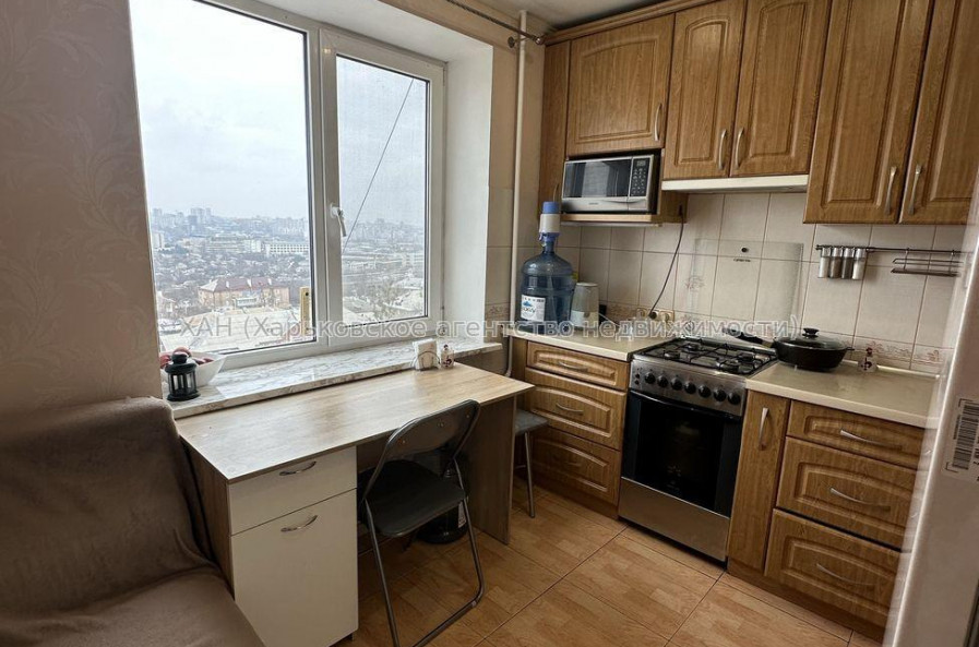 Продам квартиру, Нюрнбергский пер. , 1 кім., 43 м², капитальный ремонт 