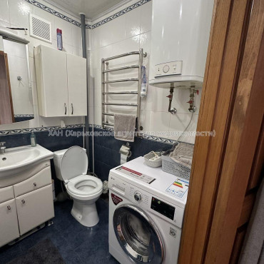 Продам квартиру, Нюрнбергский пер. , 1 кім., 43 м², капитальный ремонт 