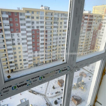 Продам квартиру, Гвардейцев Широнинцев ул. , 1  ком., 43 м², без ремонта 