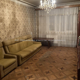 Продам квартиру, Каденюка ул. , 4  ком., 82 м², косметический ремонт