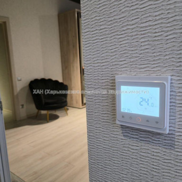 Продам квартиру, 1 кім., 42 м², евроремонт 