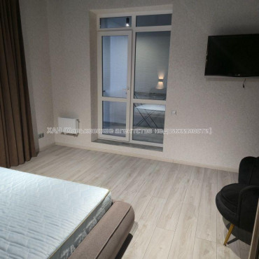 Продам квартиру, 1 кім., 42 м², евроремонт 