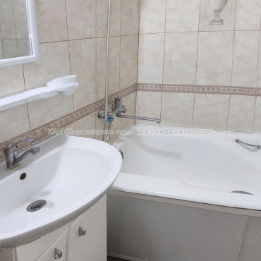 Продам квартиру, 12 Апреля ул. , 2  ком., 50 м², косметический ремонт 