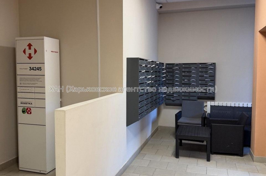 Продам квартиру, Молочная ул. , 3 кім., 109 м², без отделочных работ 