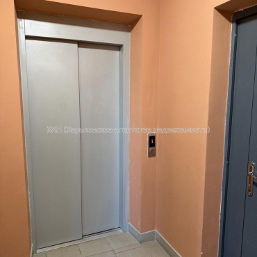 Продам квартиру, Молочная ул. , 3 кім., 109 м², без отделочных работ 