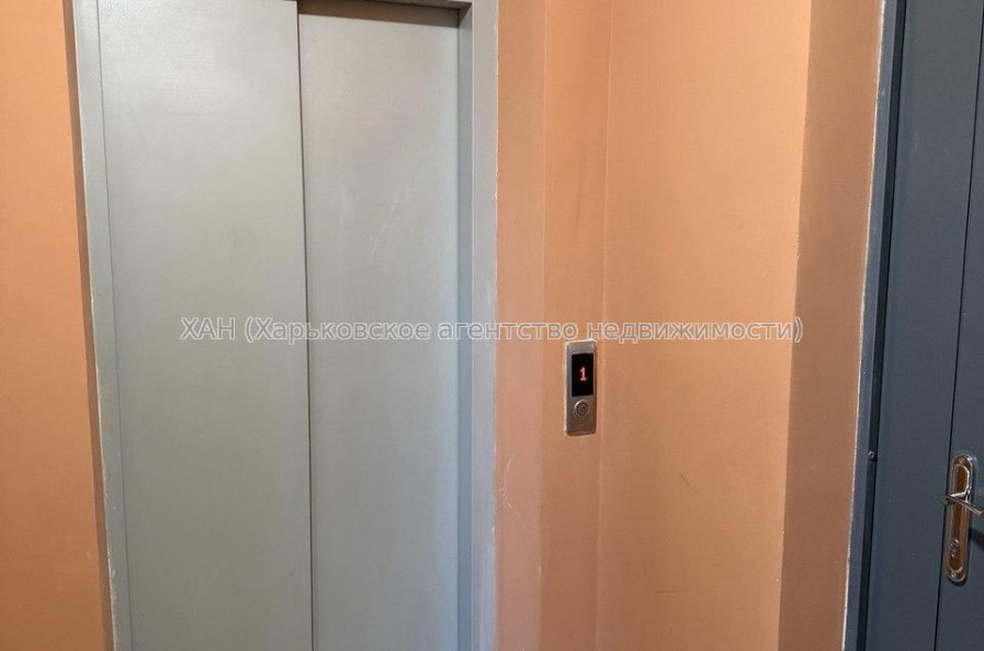 Продам квартиру, Молочная ул. , 3 кім., 109 м², без отделочных работ 