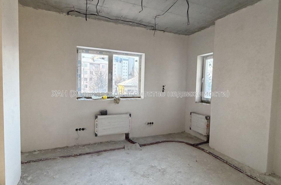 Продам квартиру, Молочная ул. , 3 кім., 109 м², без отделочных работ 