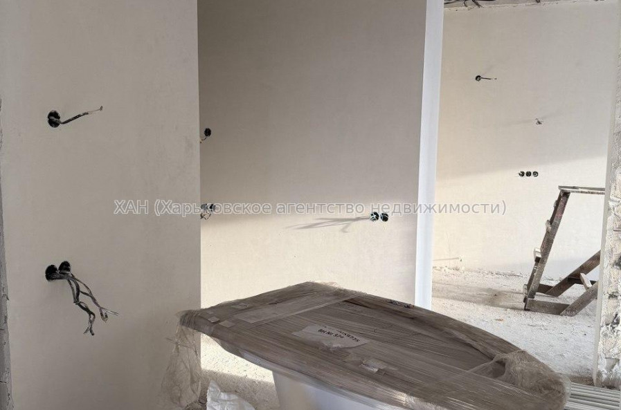 Продам квартиру, Молочная ул. , 3 кім., 109 м², без отделочных работ 