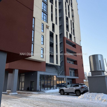 Продам квартиру, Молочная ул. , 3 кім., 109 м², без отделочных работ 