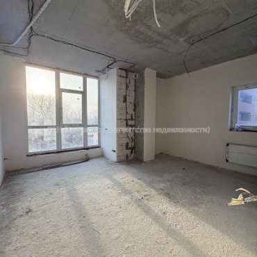 Продам квартиру, Молочная ул. , 3 кім., 109 м², без отделочных работ 