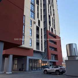 Продам квартиру, Молочная ул. , 3 кім., 109 м², без отделочных работ