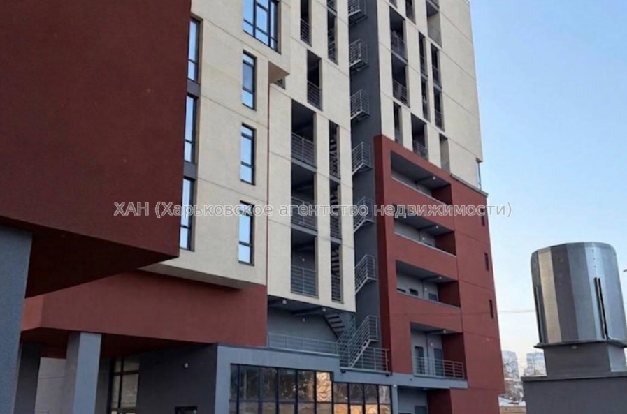 Продам квартиру, Молочная ул. , 3 кім., 109 м², без отделочных работ 