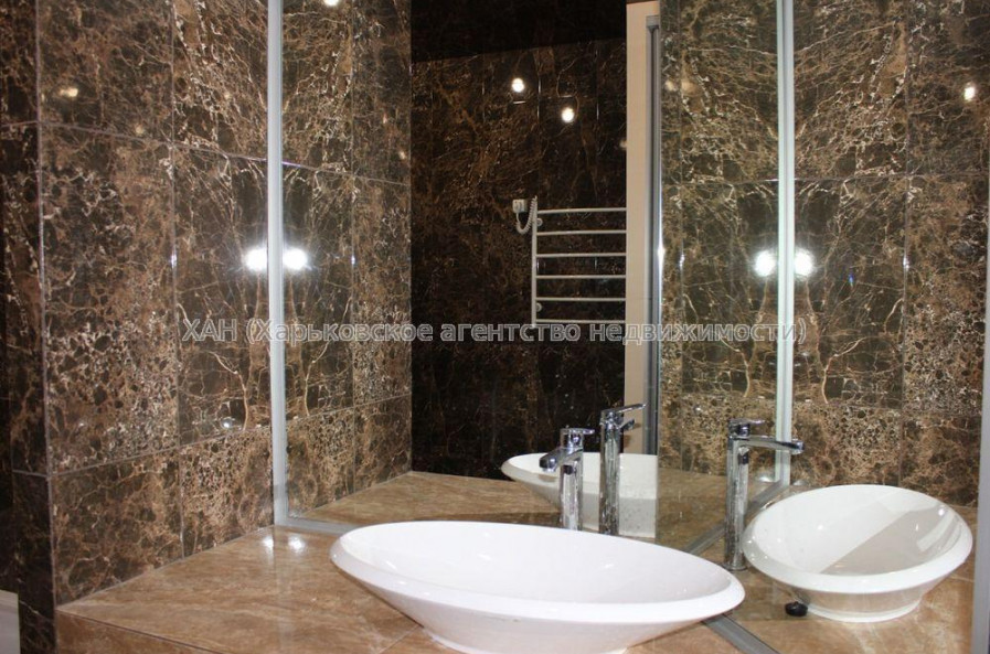 Продам квартиру, Молочная ул. , 3  ком., 80 м², капитальный ремонт 