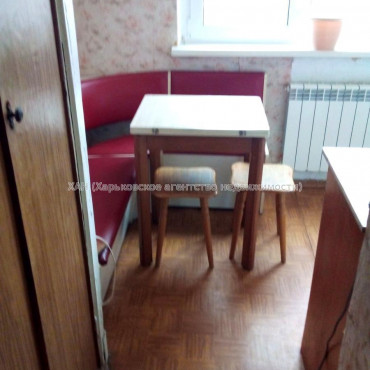 Продам квартиру, Золочевская ул. , 2  ком., 46 м², капитальный ремонт 