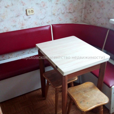 Продам квартиру, Золочевская ул. , 2  ком., 46 м², капитальный ремонт 