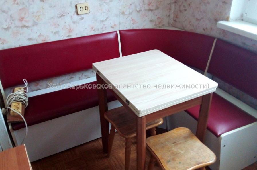 Продам квартиру, Золочевская ул. , 2  ком., 46 м², капитальный ремонт 