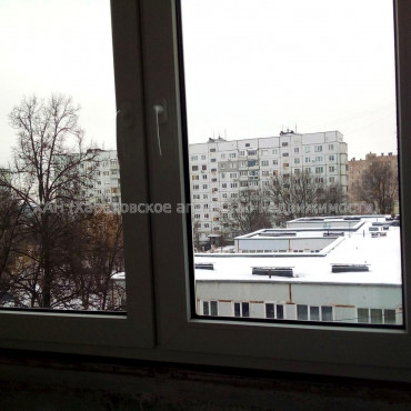 Продам квартиру, Золочевская ул. , 2  ком., 46 м², капитальный ремонт 