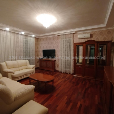 Сдам квартиру, Науки просп. , 45/3 , 2  ком., 100 м², авторский дизайн 