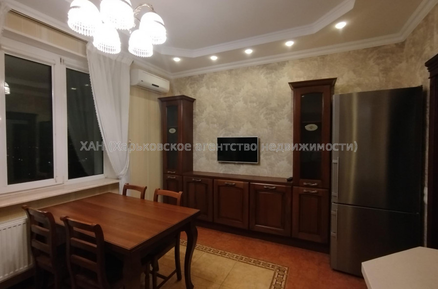 Сдам квартиру, Науки просп. , 45/3 , 2  ком., 100 м², авторский дизайн 