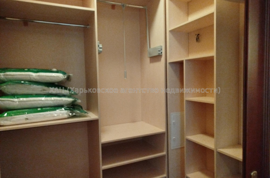 Сдам квартиру, Науки просп. , 45/3 , 2  ком., 100 м², авторский дизайн 