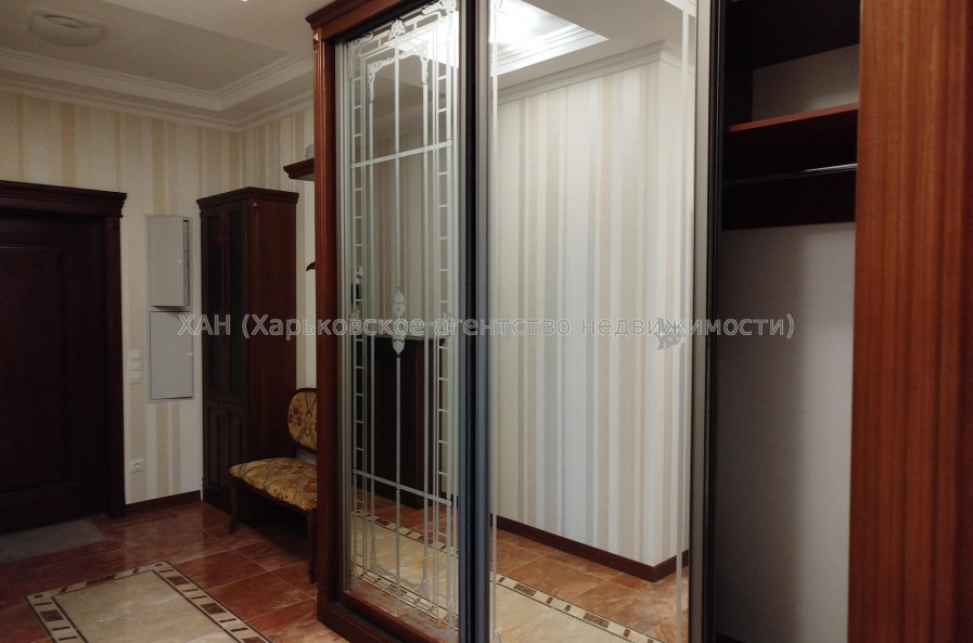Сдам квартиру, Науки просп. , 45/3 , 2  ком., 100 м², авторский дизайн 