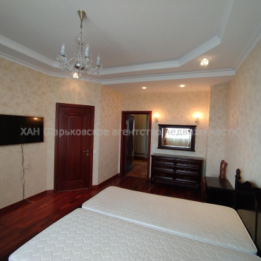 Сдам квартиру, Науки просп. , 45/3 , 2  ком., 100 м², авторский дизайн 