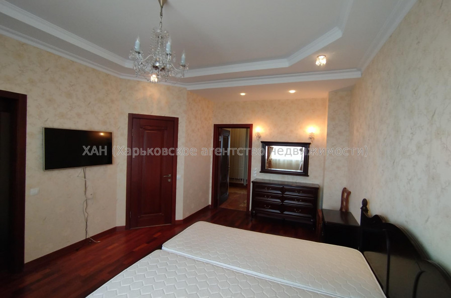 Сдам квартиру, Науки просп. , 45/3 , 2  ком., 100 м², авторский дизайн 