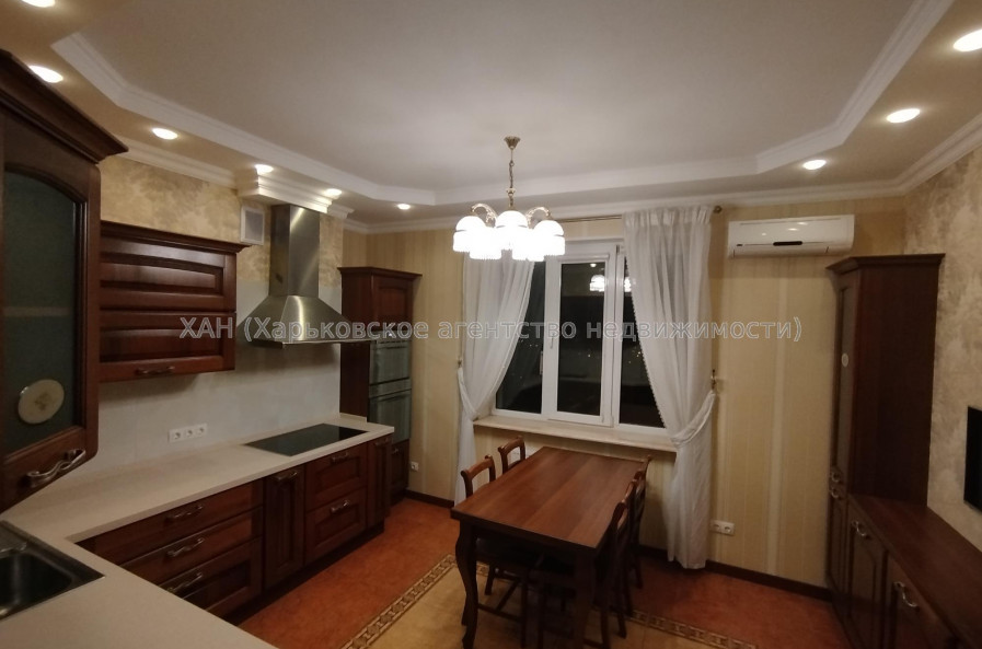Сдам квартиру, Науки просп. , 45/3 , 2  ком., 100 м², авторский дизайн 