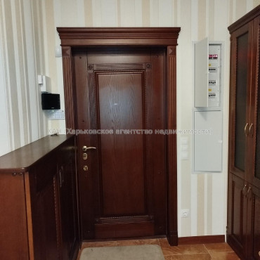 Сдам квартиру, Науки просп. , 45/3 , 2  ком., 100 м², авторский дизайн 