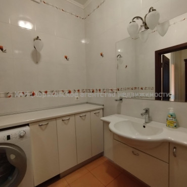 Сдам квартиру, Науки просп. , 45/3 , 2  ком., 100 м², авторский дизайн 