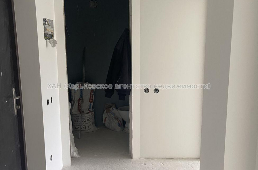 Продам квартиру, Деревянко ул. , 1 кім., 33 м², без отделочных работ 