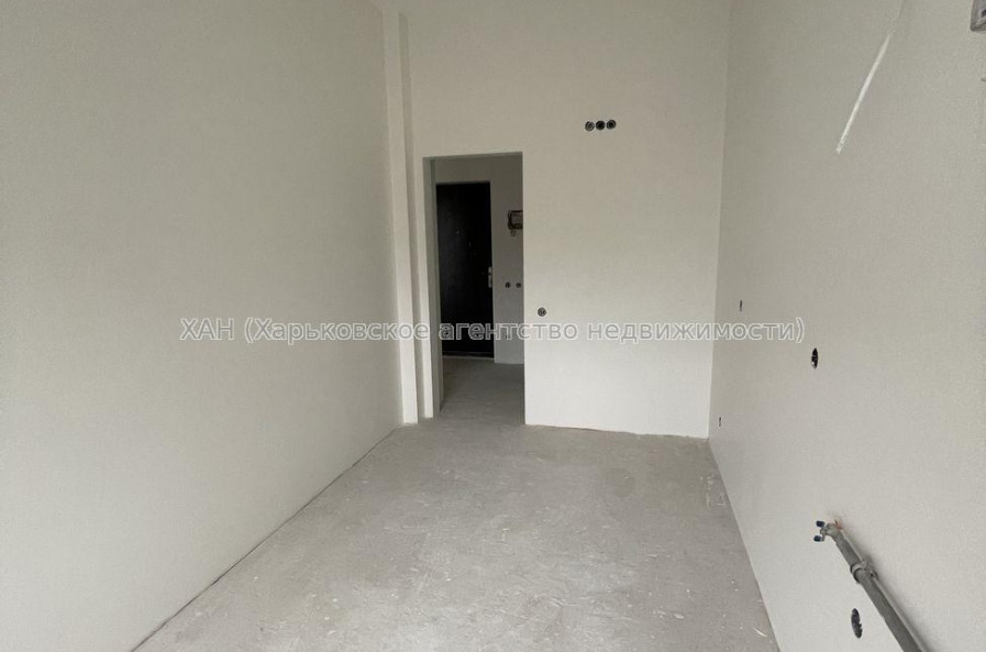 Продам квартиру, Деревянко ул. , 1 кім., 33 м², без отделочных работ 