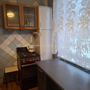 Продам квартиру, Гвардейцев Широнинцев ул. , 2  ком., 46 м², без ремонта 