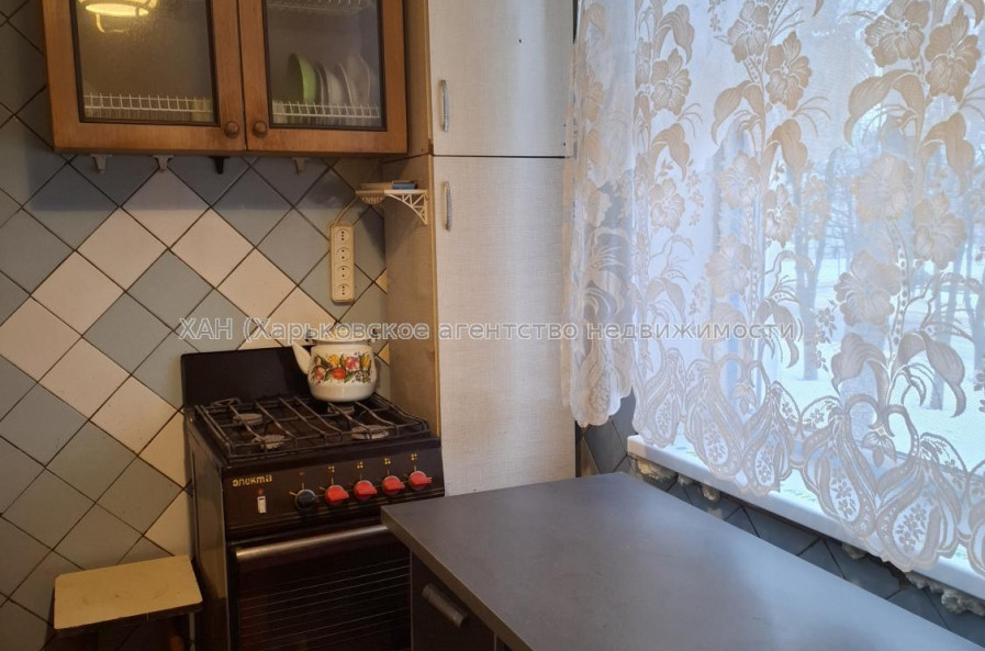 Продам квартиру, Гвардейцев Широнинцев ул. , 2  ком., 46 м², без ремонта 