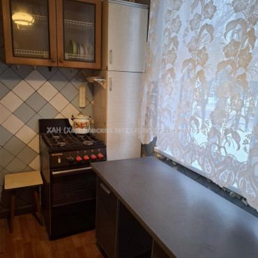 Продам квартиру, Гвардейцев Широнинцев ул. , 2  ком., 46 м², без ремонта 