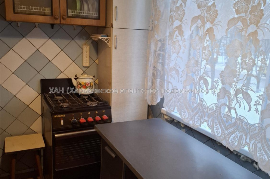 Продам квартиру, Гвардейцев Широнинцев ул. , 2  ком., 46 м², без ремонта 