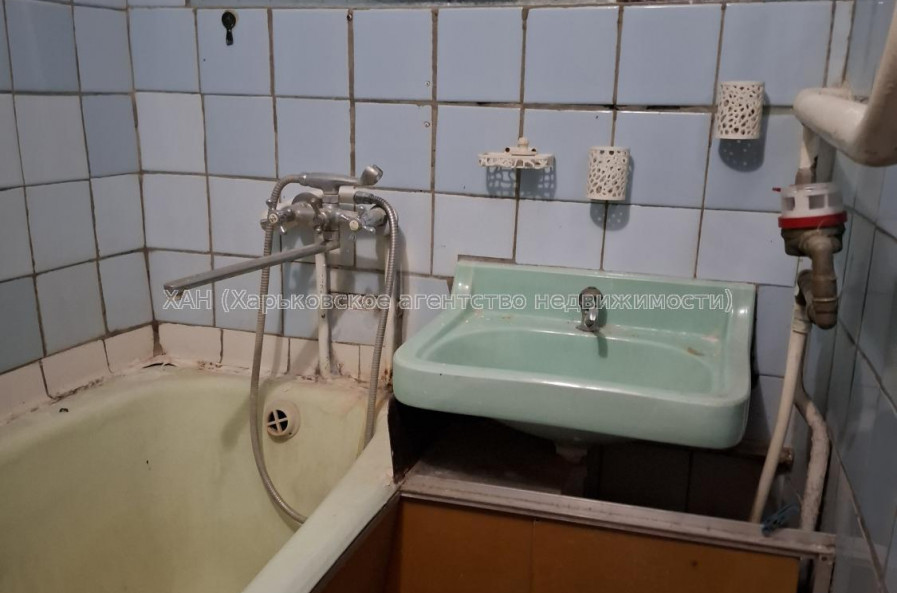 Продам квартиру, Гвардейцев Широнинцев ул. , 2  ком., 46 м², без ремонта 