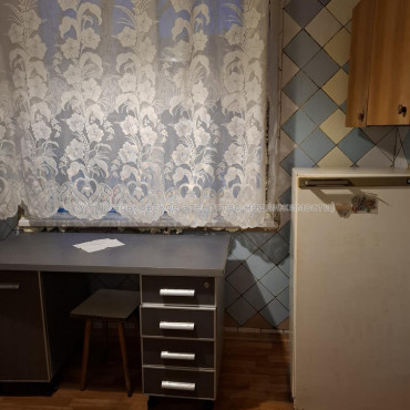 Продам квартиру, Гвардейцев Широнинцев ул. , 2  ком., 46 м², без ремонта 