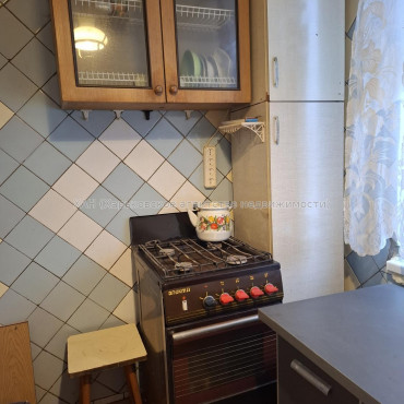 Продам квартиру, Гвардейцев Широнинцев ул. , 2  ком., 46 м², без ремонта 