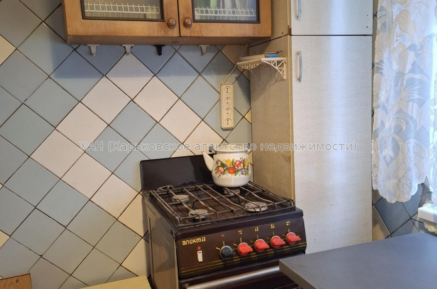 Продам квартиру, Гвардейцев Широнинцев ул. , 2  ком., 46 м², без ремонта 