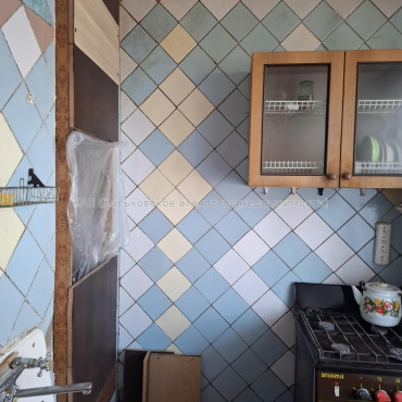 Продам квартиру, Гвардейцев Широнинцев ул. , 2  ком., 46 м², без ремонта 