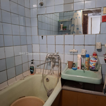 Продам квартиру, Гвардейцев Широнинцев ул. , 2  ком., 46 м², советский ремонт 