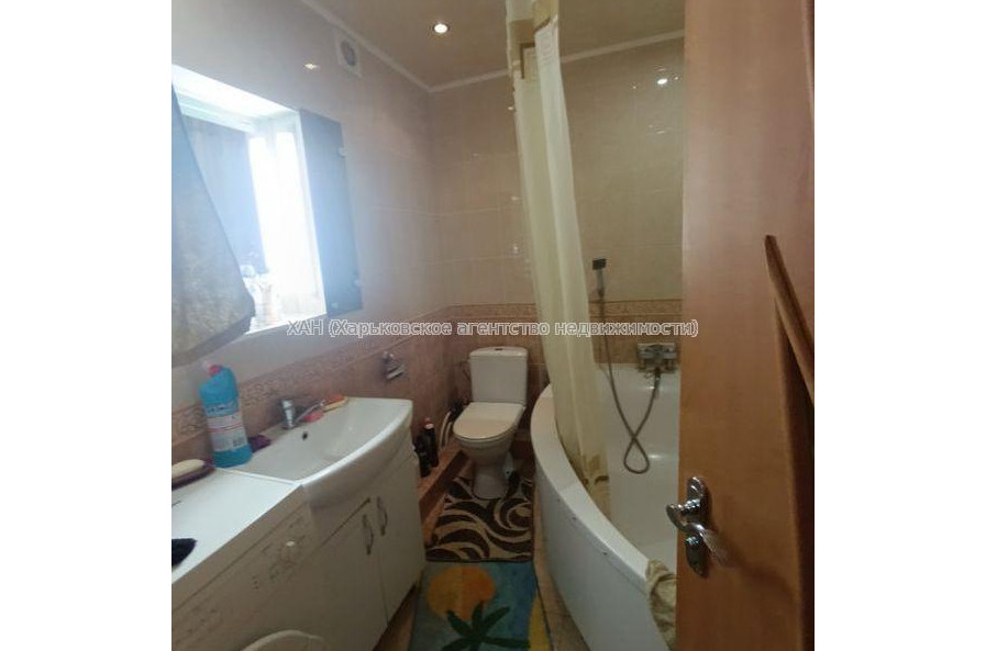 Продам квартиру, Роганская ул. , 2 кім., 60 м², капитальный ремонт 