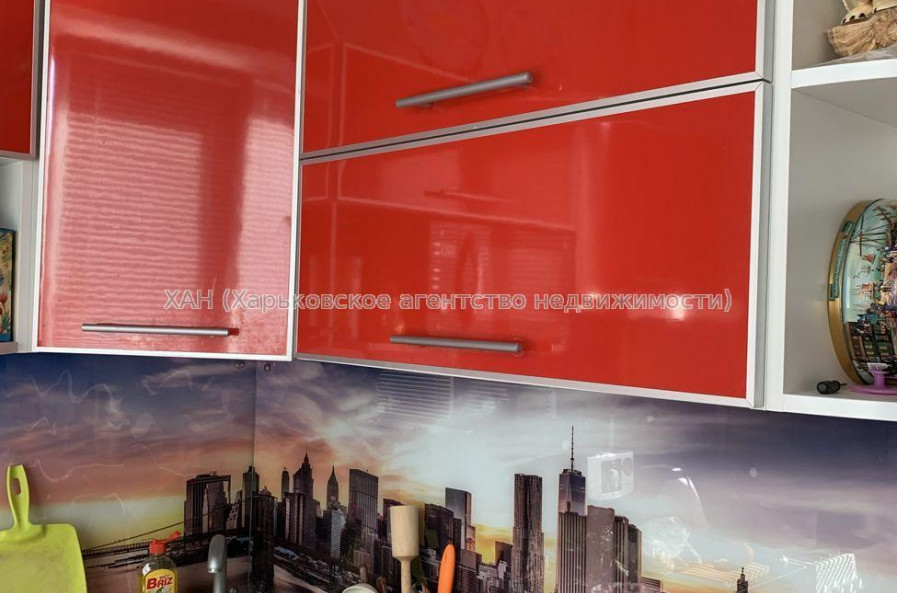 Продам квартиру, Воскресенская ул. , 3  ком., 65 м², капитальный ремонт 