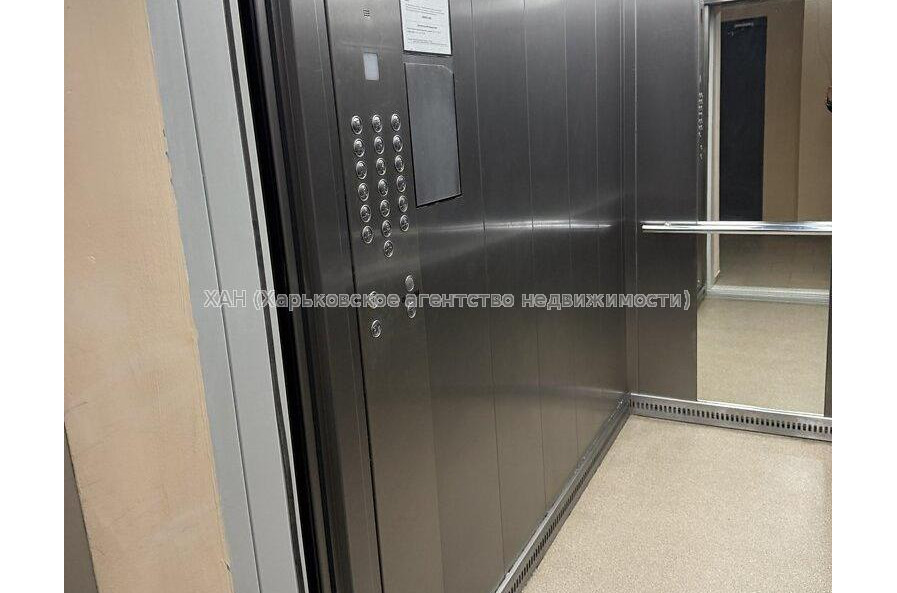 Продам квартиру, Мирослава Мисли ул. , 2 кім., 50 м², без внутренних работ 