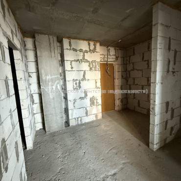 Продам квартиру, Мирослава Мисли ул. , 2 кім., 50 м², без внутренних работ 