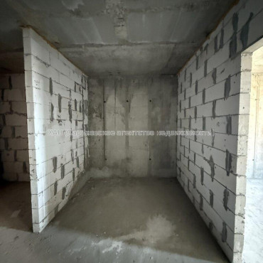 Продам квартиру, Мирослава Мисли ул. , 2 кім., 50 м², без внутренних работ 