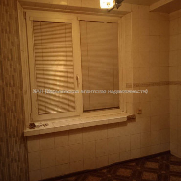 Продам квартиру, Гвардейцев Широнинцев ул. , 1 кім., 32.80 м², советский ремонт 