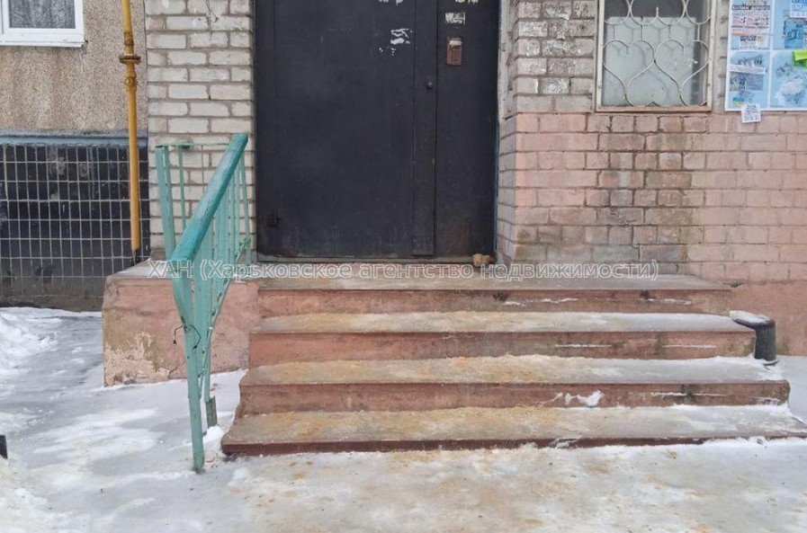 Продам квартиру, Гвардейцев Широнинцев ул. , 1 кім., 32.80 м², советский ремонт 