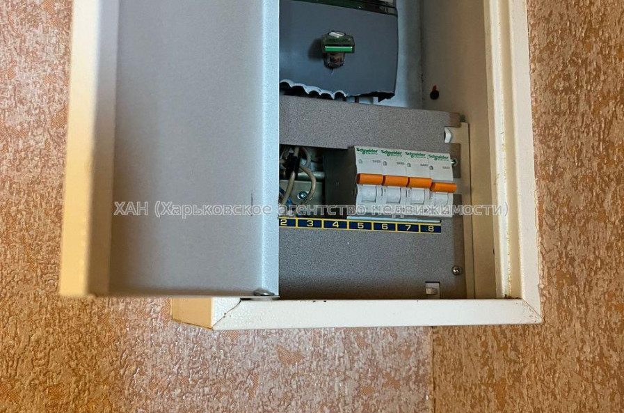 Продам квартиру, Александровский просп. , 1  ком., 29 м², косметический ремонт 